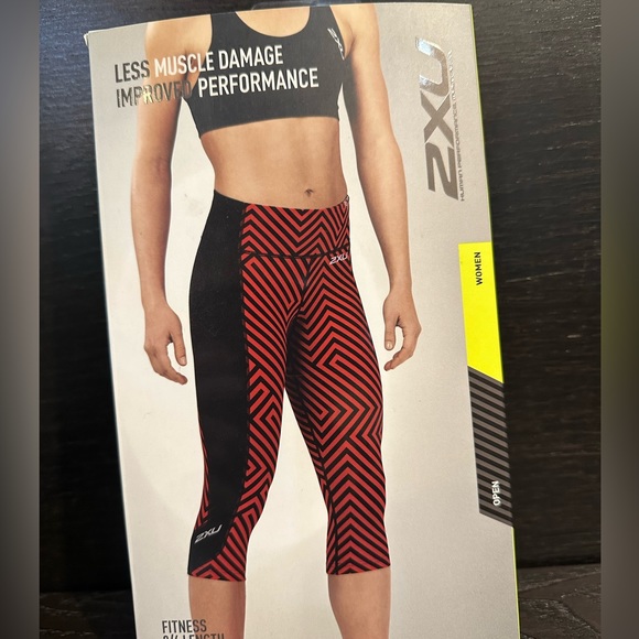 2XU Pants - 2XU Women’s 3/4 Length Printed Compression Tights